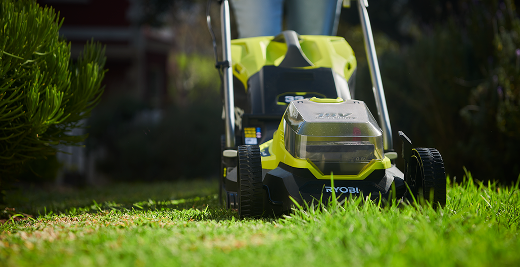 ONE+ 33 cm belaidė vejapjovė