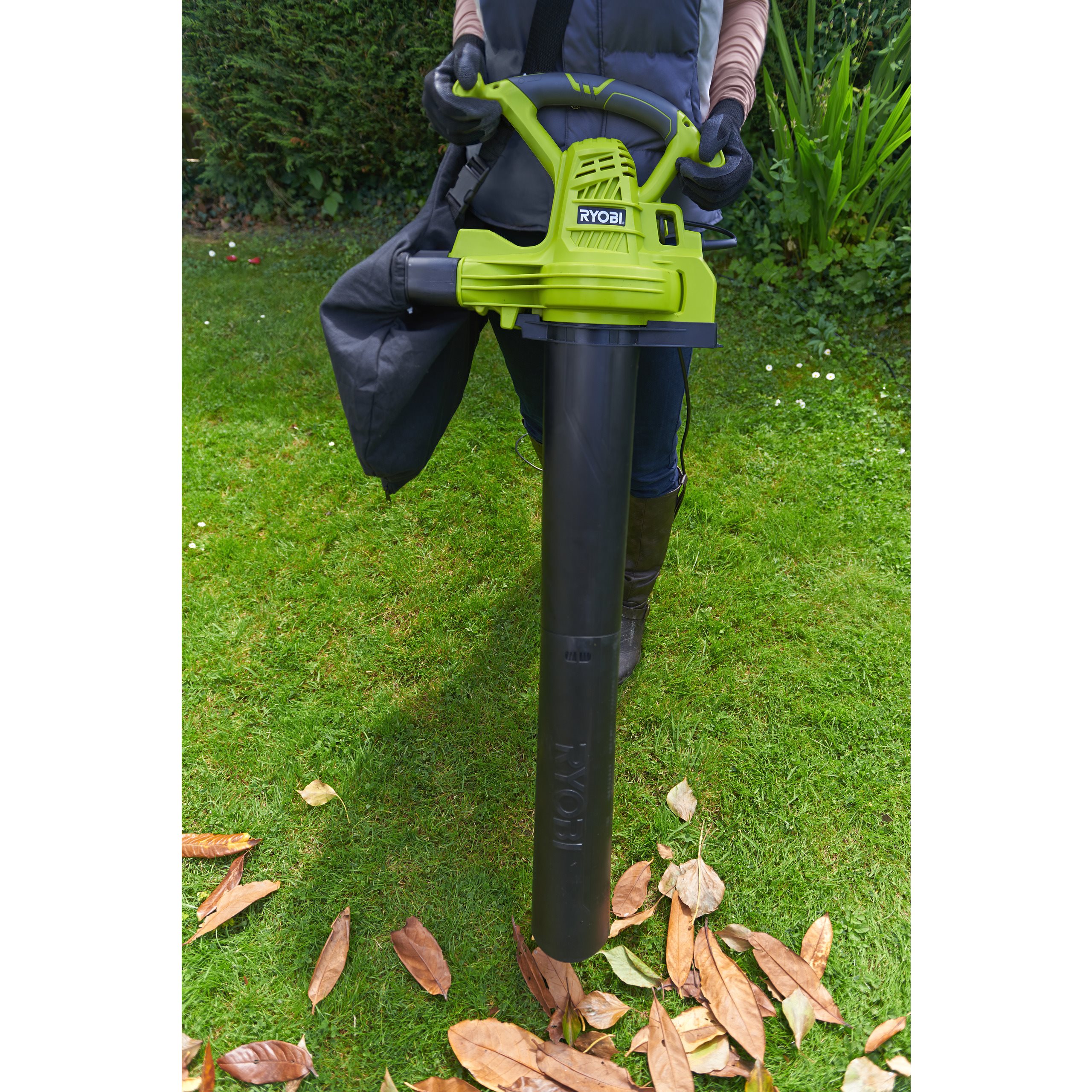 Pack RYOBI Taille-haies 600W + Souffleur Aspiro-broyeur 3000W - 2 Outils Jardin Professionnels